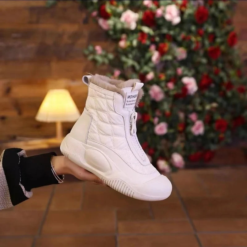 AMALIA - Bottes Antidérapantes Grande Taille Découvrez nos bottes AMALIA, une création mode grande taille qui marie sécurité élégante et élégance française. Ces bottes grande taille offrent une silhouette raffinée et sécurisée, créées pour les femmes qui