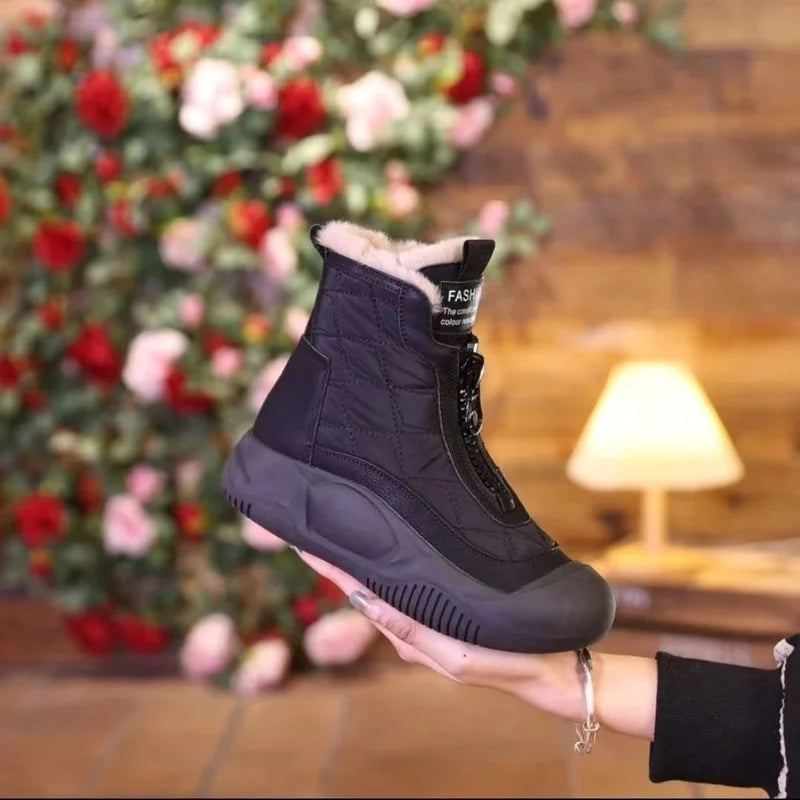 AMALIA - Bottes Antidérapantes Grande Taille Découvrez nos bottes AMALIA, une création mode grande taille qui marie sécurité élégante et élégance française. Ces bottes grande taille offrent une silhouette raffinée et sécurisée, créées pour les femmes qui