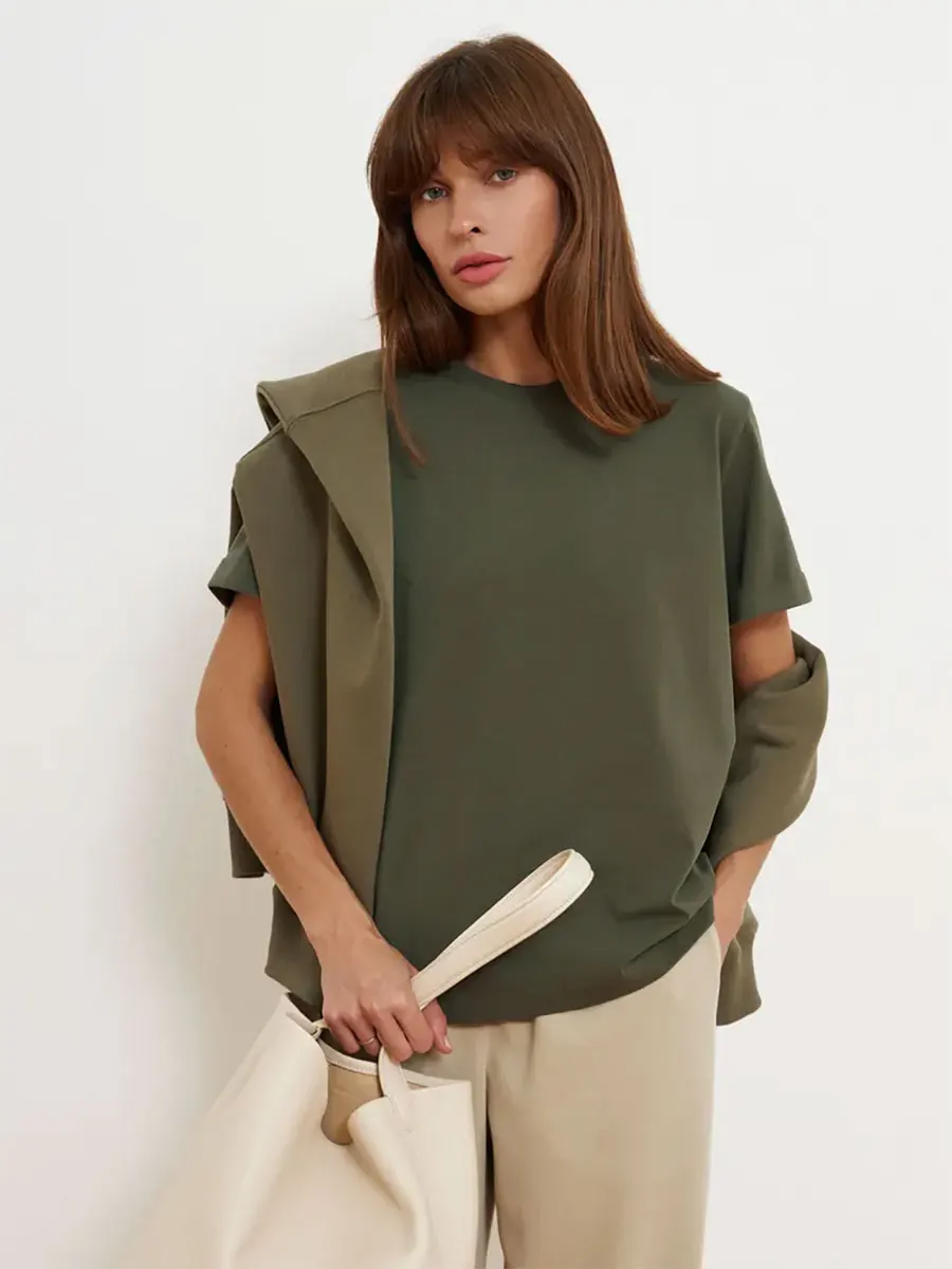ANNE - Pull Exclusif Grande Taille Découvrez notre pull ANNE, une création mode grande taille qui marie design exclusif et élégance française. Ce pull grande taille offre une silhouette distinctive et raffinée, créé pour les femmes qui recherchent une piè