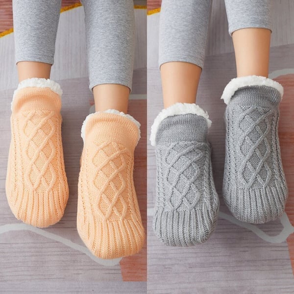 CALLIE - Chaussettes Antidérapantes Grande Taille Découvrez nos chaussettes CALLIE, une création mode grande taille qui marie sécurité quotidienne et élégance française. Ces chaussettes antidérapantes grande taille offrent une silhouette raffinée et prati