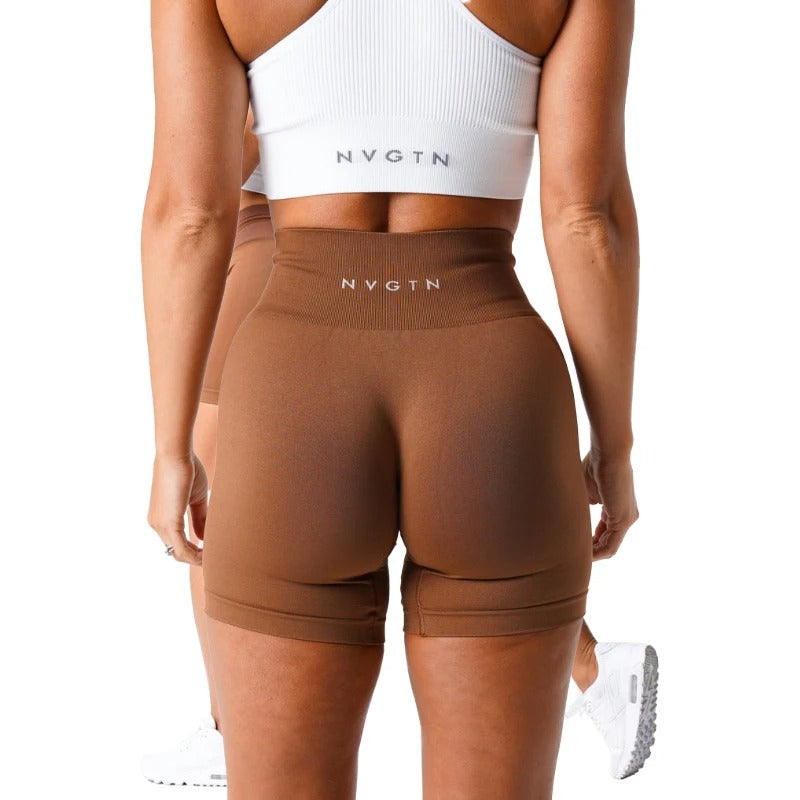 MANON - Short de Sport Taille Haute Grande Taille Découvrez notre short MANON, une création mode grande taille qui allie performance sportive et élégance française. Ce short de sport grande taille offre une silhouette athlétique et raffinée, créé pour les