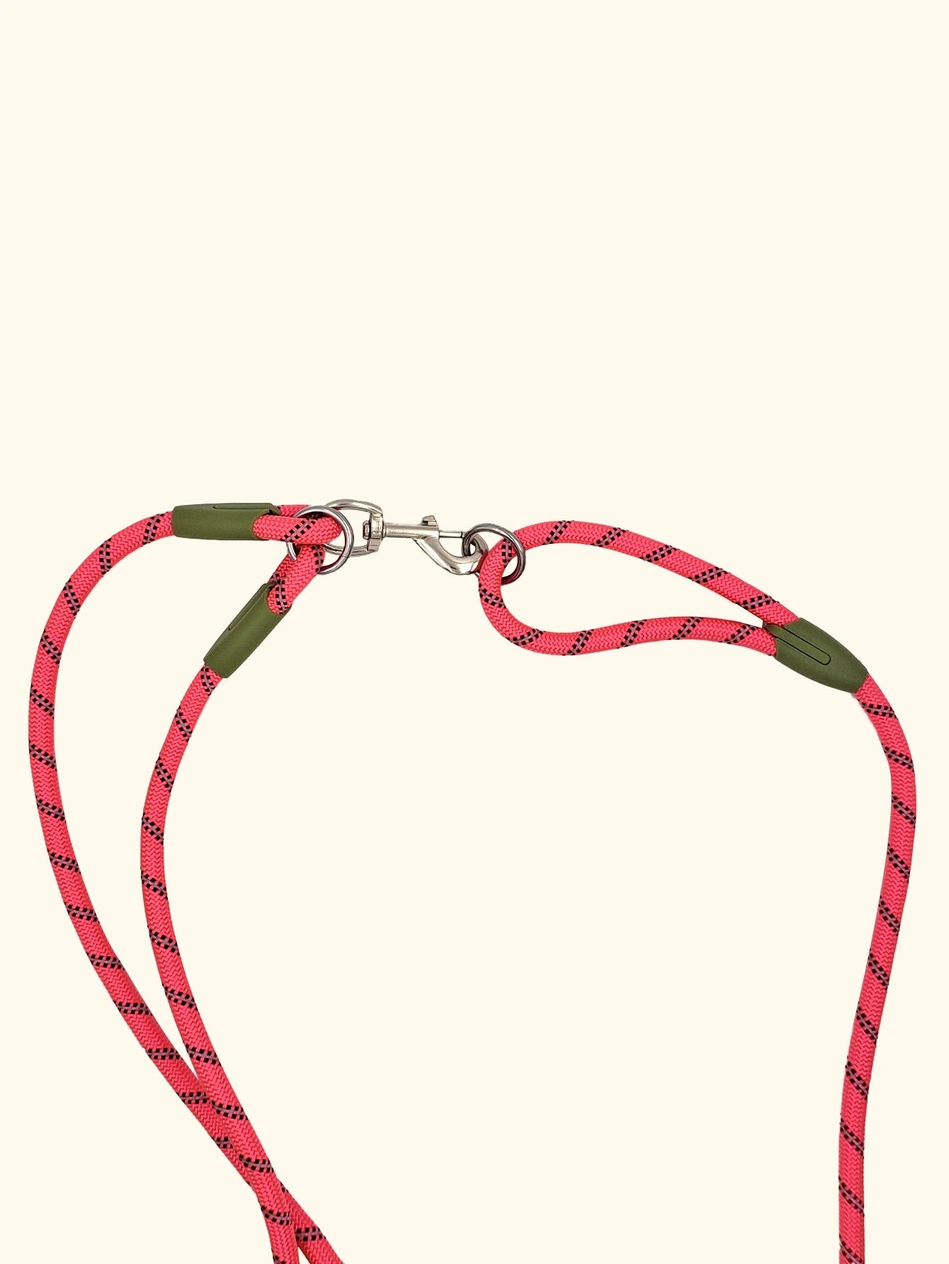LAISSE MAINS LIBRES - Laisse de Chien Mains Libres Découvrez notre laisse mains libres, une création qui marie praticité moderne et élégance française. Cette laisse innovante offre une conception raffinée et fonctionnelle, créée pour ceux qui recherchent