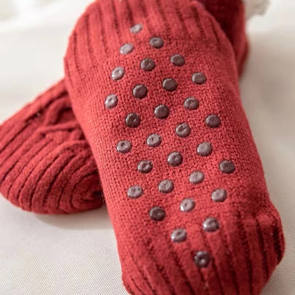CALLIE - Chaussettes Antidérapantes Grande Taille Découvrez nos chaussettes CALLIE, une création mode grande taille qui marie sécurité quotidienne et élégance française. Ces chaussettes antidérapantes grande taille offrent une silhouette raffinée et prati