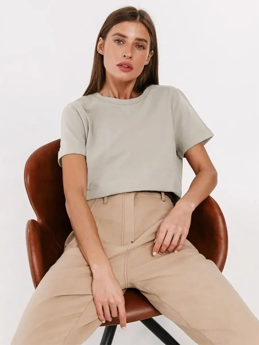 ANNE - Pull Exclusif Grande Taille Découvrez notre pull ANNE, une création mode grande taille qui marie design exclusif et élégance française. Ce pull grande taille offre une silhouette distinctive et raffinée, créé pour les femmes qui recherchent une piè