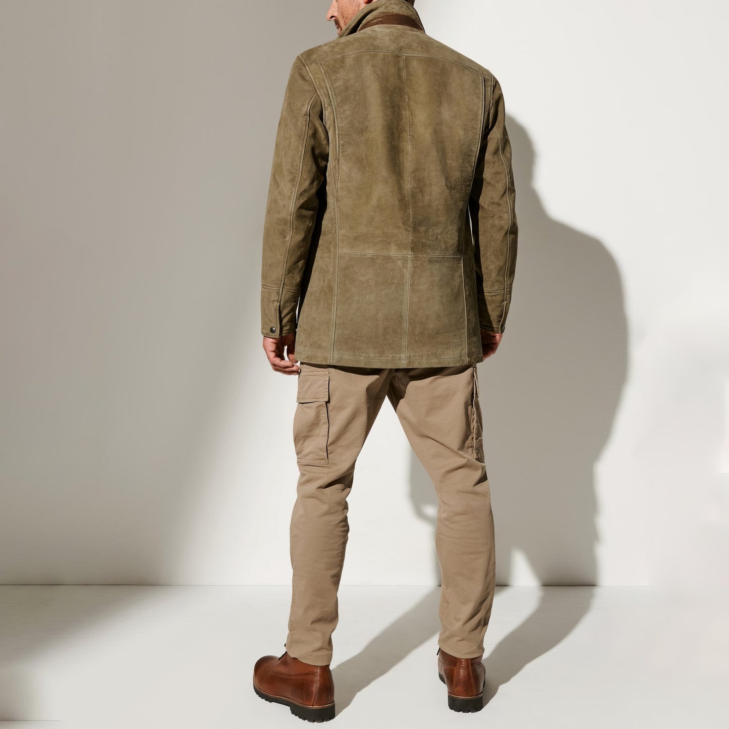 LUCAS - Veste Homme Vintage Automne Découvrez notre veste LUCAS pour homme, notre best-seller qui incarne l'essence du style vintage et de l'élégance française. Cette veste automne offre une silhouette raffinée et sophistiquée, créée pour les hommes qui r