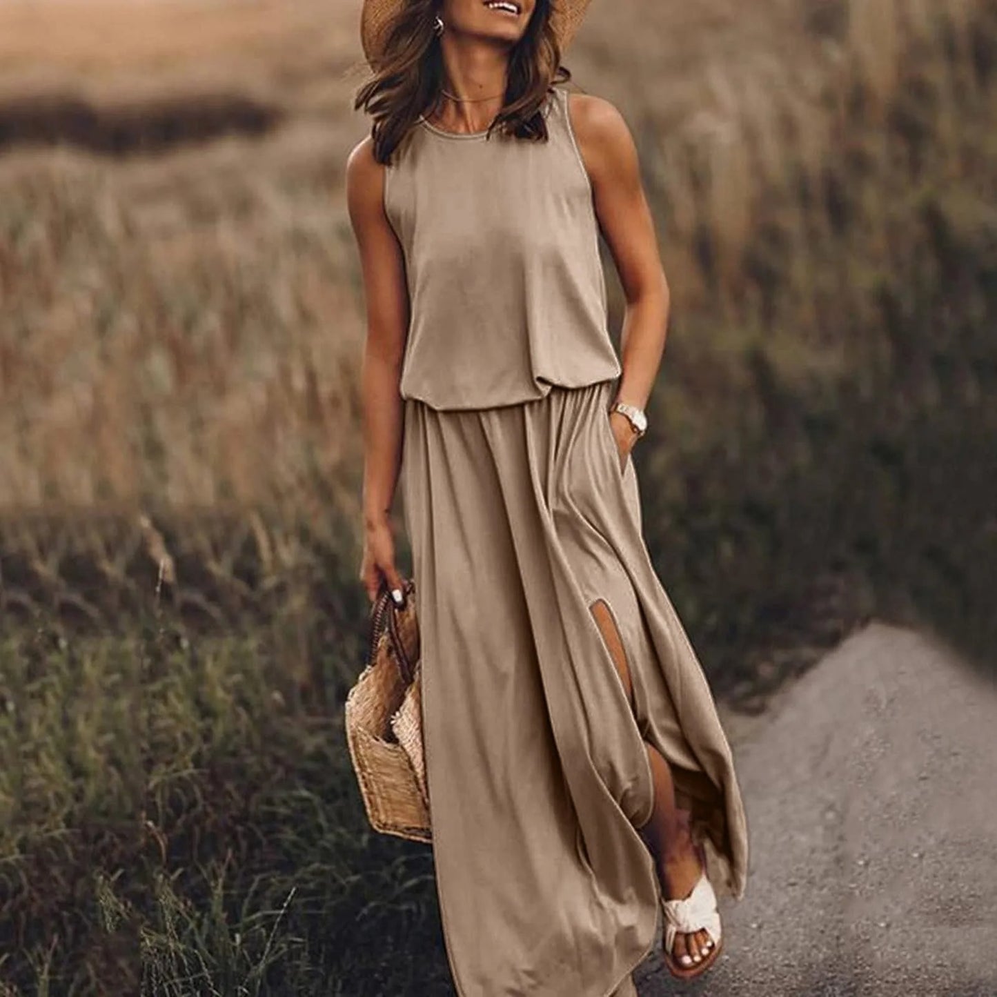 Ana - Robe Vintage Grande Taille Femme Élégante Découvrez notre robe Ana, une création mode grande taille qui réinvente le charme rétro avec l'élégance française. Cette robe élégante grande taille allie le style vintage intemporel au confort contemporain,