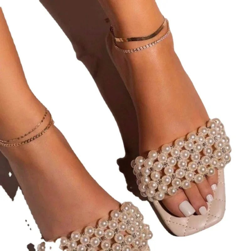 JULIA - Chaussons Mode Grande Taille Découvrez nos chaussons JULIA, une création mode grande taille qui marie confort intérieur et élégance française. Ces chaussons grande taille offrent une silhouette raffinée et douillette, créés pour les femmes qui rec