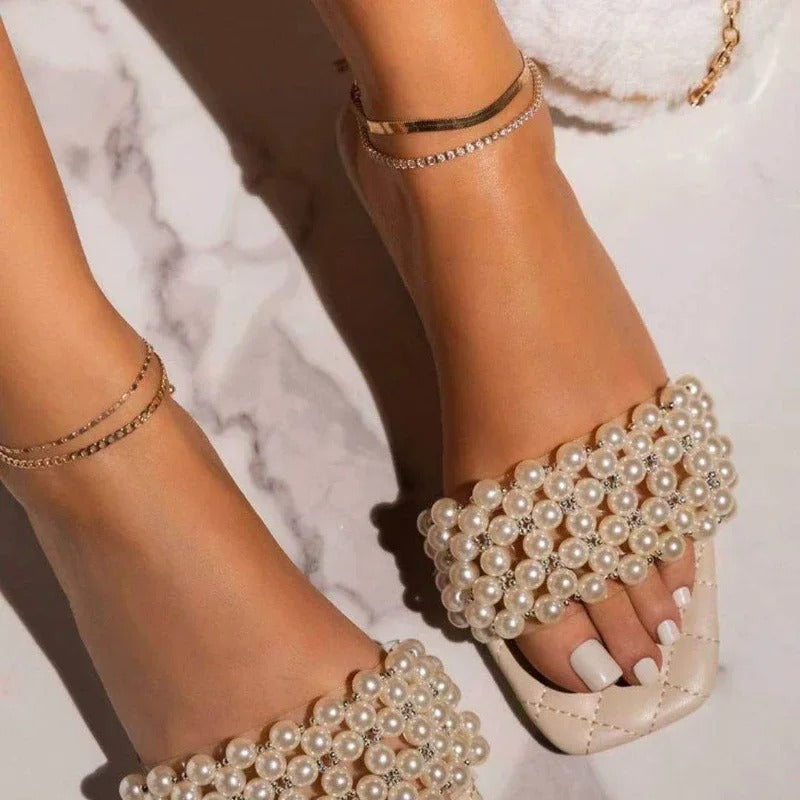 JULIA - Chaussons Mode Grande Taille Découvrez nos chaussons JULIA, une création mode grande taille qui marie confort intérieur et élégance française. Ces chaussons grande taille offrent une silhouette raffinée et douillette, créés pour les femmes qui rec