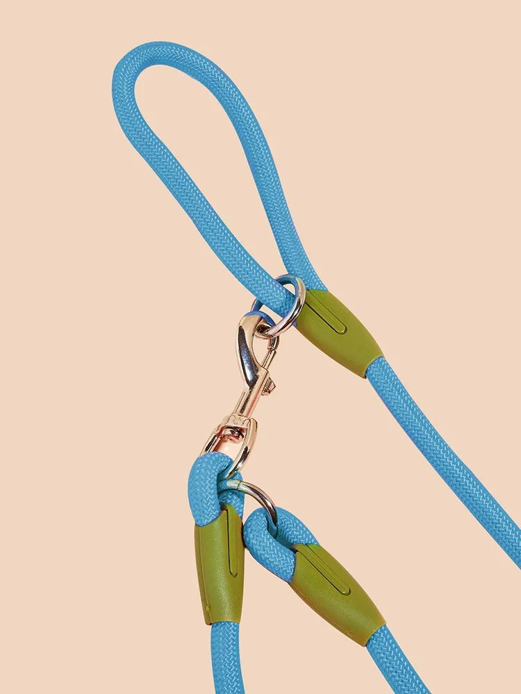LAISSE MAINS LIBRES - Laisse de Chien Mains Libres Découvrez notre laisse mains libres, une création qui marie praticité moderne et élégance française. Cette laisse innovante offre une conception raffinée et fonctionnelle, créée pour ceux qui recherchent