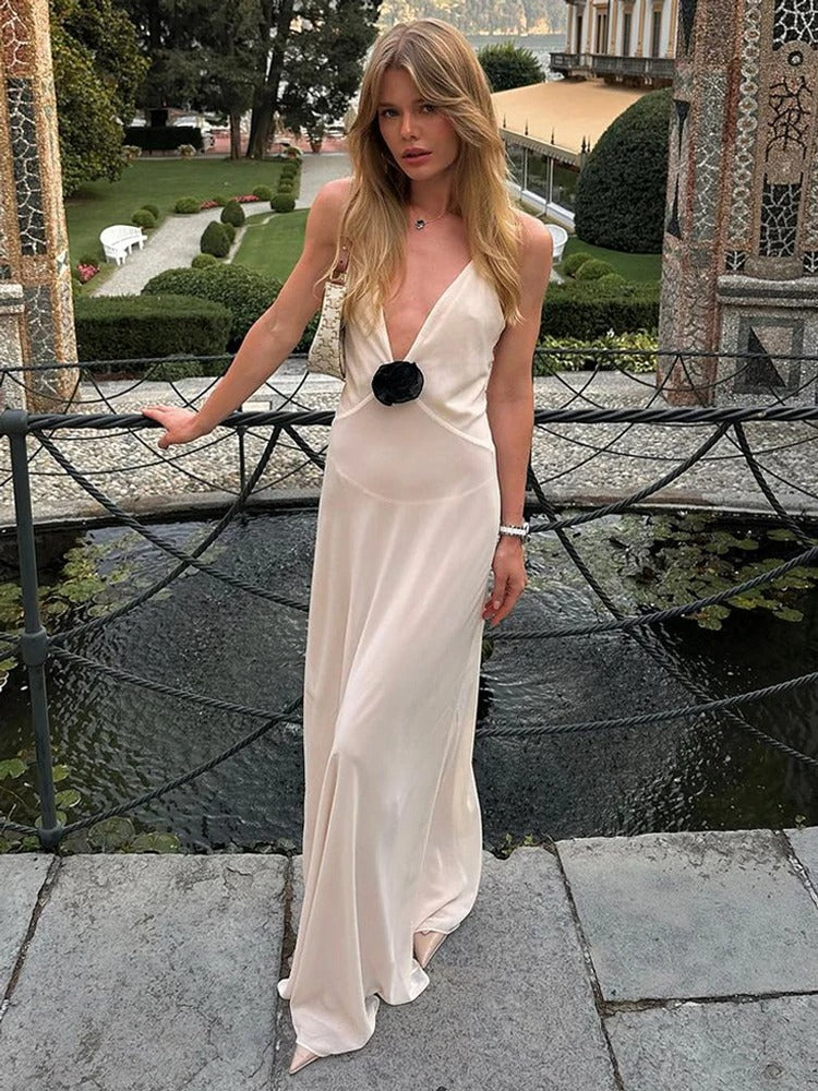 Antonia - Robe de Soirée Grande Taille Femme Élégante Découvrez notre robe Antonia, une création mode grande taille qui allie sensualité et élégance française. Cette robe élégante grande taille est conçue pour mettre en valeur vos courbes avec raffinement