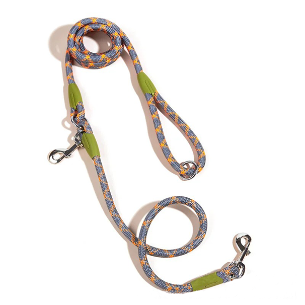 LAISSE MAINS LIBRES - Laisse de Chien Mains Libres Découvrez notre laisse mains libres, une création qui marie praticité moderne et élégance française. Cette laisse innovante offre une conception raffinée et fonctionnelle, créée pour ceux qui recherchent