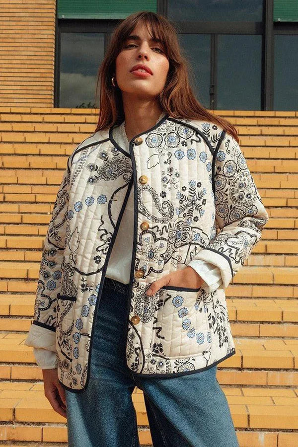 LULA - Veste Vintage Fleurie Grande Taille Découvrez notre veste LULA, une création mode grande taille qui allie charme vintage et élégance française. Cette veste fleurie grande taille offre un design rétro et romantique, idéale pour les femmes qui souhai