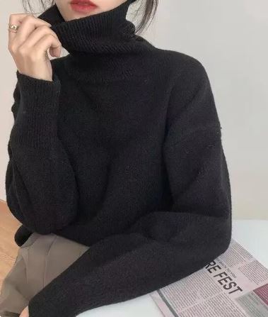 SUSAN - Pull Col Roulé Élégant Grande Taille Découvrez notre pull SUSAN, une création mode grande taille qui marie élégance contemporaine et raffinement français. Ce pull col roulé grande taille offre une silhouette sophistiquée et raffinée, créé pour les