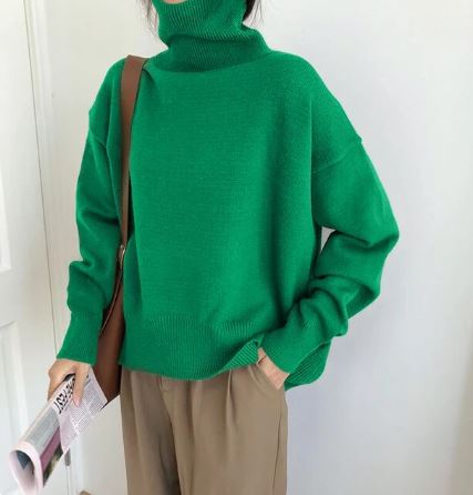 SUSAN - Pull Col Roulé Élégant Grande Taille Découvrez notre pull SUSAN, une création mode grande taille qui marie élégance contemporaine et raffinement français. Ce pull col roulé grande taille offre une silhouette sophistiquée et raffinée, créé pour les