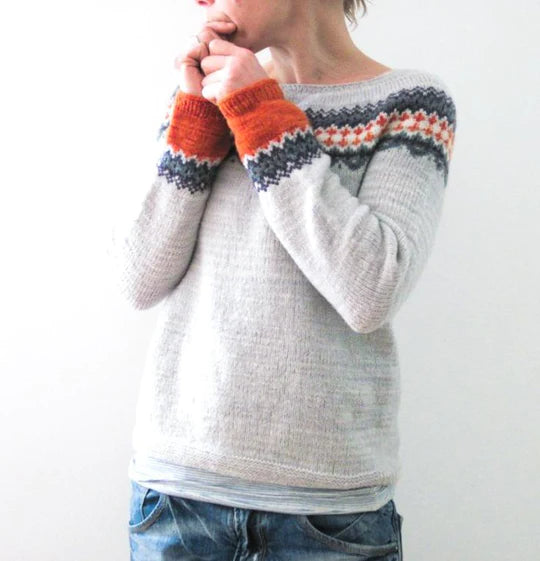 MATHILDA - Pull Gris Style Bohème Grande Taille Découvrez notre pull MATHILDA, une création mode grande taille qui marie l'esprit bohème à l'élégance française. Ce pull grande taille offre une silhouette libre et raffinée, créé pour les femmes qui recherc