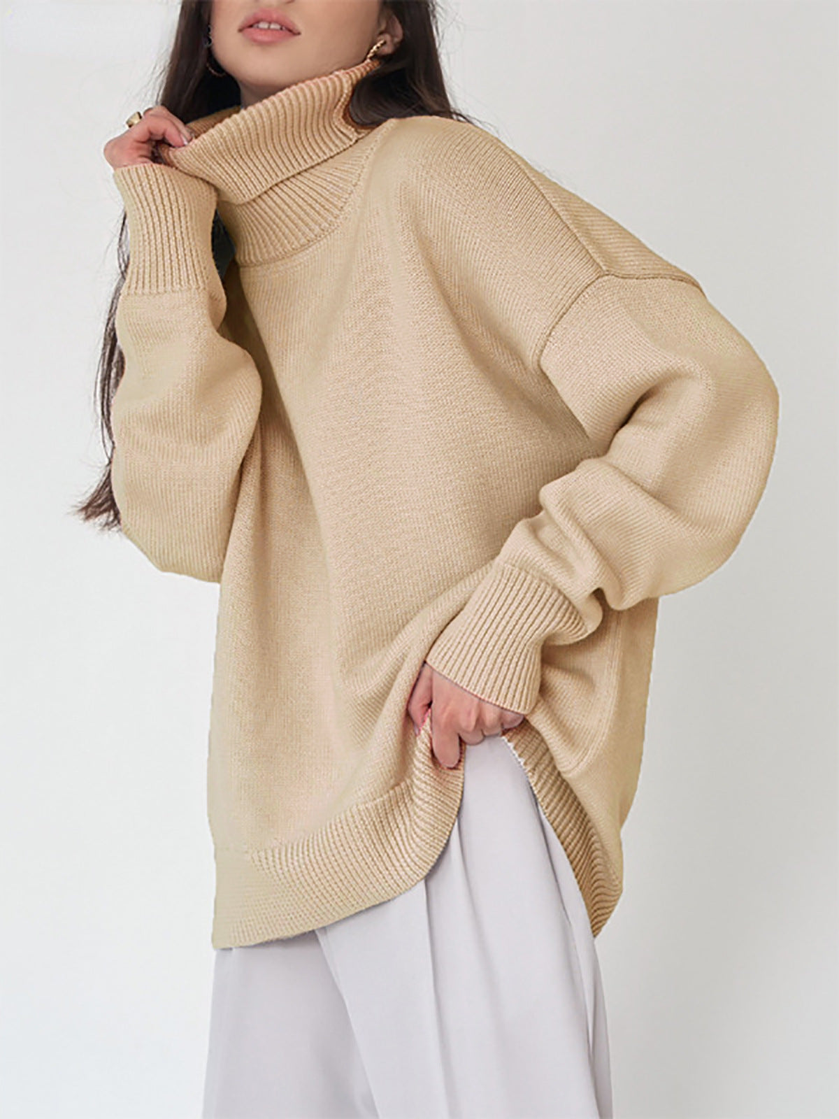 MARTINA - Pull Col Roulé d'Hiver Coupe Large Grande Taille Découvrez notre pull MARTINA, une création mode grande taille qui marie confort ample et élégance française hivernale. Ce pull col roulé grande taille offre une silhouette décontractée et raffinée