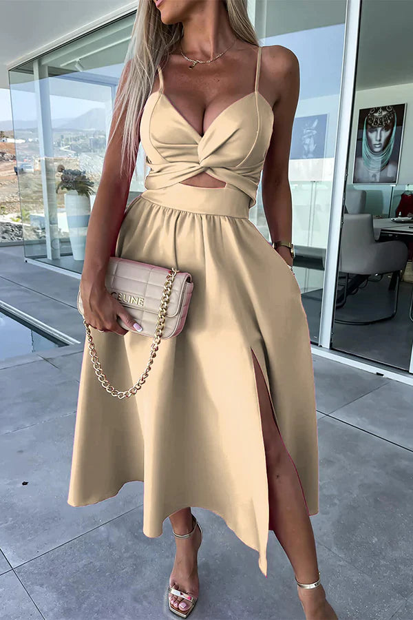 Lucy - Robe Midi Grande Taille Femme Élégante Découvrez notre robe Lucy, une création mode grande taille qui allie sensualité et élégance française. Cette robe élégante grande taille avec sa fente raffinée et son décolleté séduisant offre une silhouette s