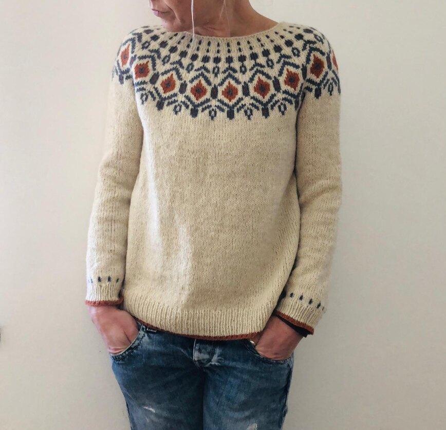 ISLA - Pull Unique Élégant Grande Taille Découvrez notre pull ISLA, une création mode grande taille qui marie design unique et élégance française. Ce pull grande taille offre une silhouette distinctive et raffinée, créé pour les femmes qui recherchent des