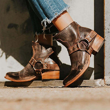 GISELLE - Chaussures d'Hiver Grande Taille Découvrez nos chaussures GISELLE, une création mode grande taille qui marie confort hivernal et élégance française. Ces chaussures d'hiver grande taille offrent une silhouette raffinée et chaleureuse, créées pour