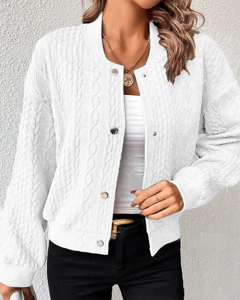 KASEY - Cardigan à Boutons Grande Taille Découvrez notre cardigan KASEY, une pièce mode grande taille qui incarne le confort élégant et le style français. Ce cardigan grande taille offre une silhouette structurée et féminine, parfait pour les femmes qui r