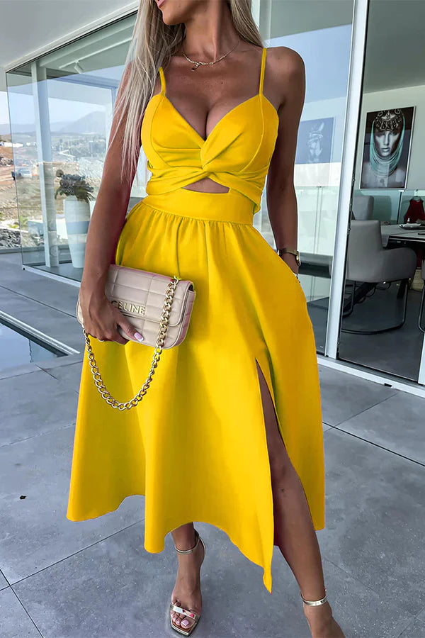 Lucy - Robe Midi Grande Taille Femme Élégante Découvrez notre robe Lucy, une création mode grande taille qui allie sensualité et élégance française. Cette robe élégante grande taille avec sa fente raffinée et son décolleté séduisant offre une silhouette s