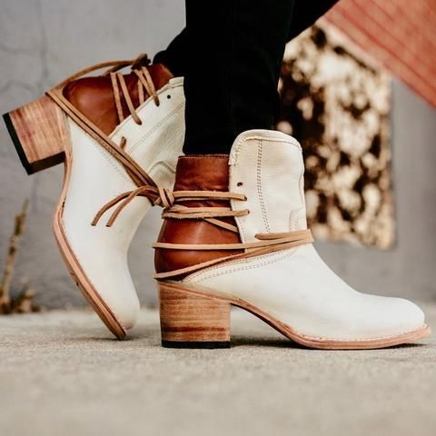 GRETA - Bottes à Lacets Vintage Grande Taille Découvrez nos bottes GRETA, une création mode grande taille qui marie charme rétro et élégance française. Ces bottes vintage grande taille offrent une silhouette raffinée et nostalgique, créées pour les femmes