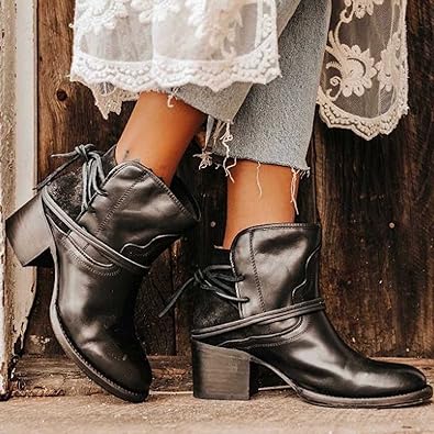 LAUREL - Bottes en Cuir Grande Taille Découvrez nos bottes LAUREL, une création mode grande taille qui marie cuir premium et élégance française. Ces bottes grande taille offrent une silhouette raffinée et sophistiquée, créées pour les femmes qui recherche