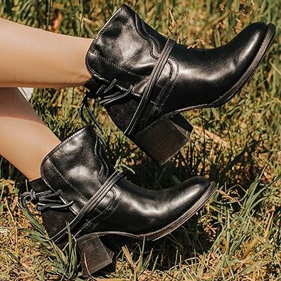 LAUREL - Bottes en Cuir Grande Taille Découvrez nos bottes LAUREL, une création mode grande taille qui marie cuir premium et élégance française. Ces bottes grande taille offrent une silhouette raffinée et sophistiquée, créées pour les femmes qui recherche