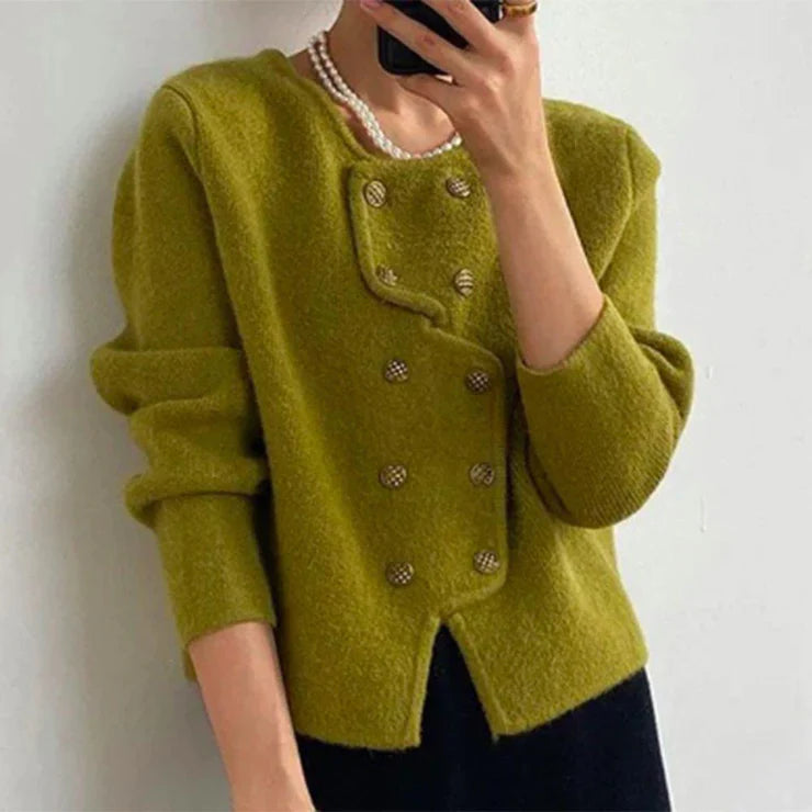 OLVINE - Cardigan Long Simple Élégant Grande Taille Découvrez notre cardigan OLVINE, une création mode grande taille qui marie simplicité raffinée et élégance française. Ce cardigan grande taille offre une silhouette épurée et sophistiquée, créé pour les