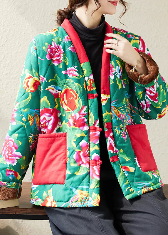 JESSA - Veste Imprimé Bohème Grande Taille Découvrez notre veste JESSA, une création mode grande taille qui allie style bohème et élégance française. Cette veste matelassée grande taille offre un design unique avec son imprimé bohème, idéale pour les femm