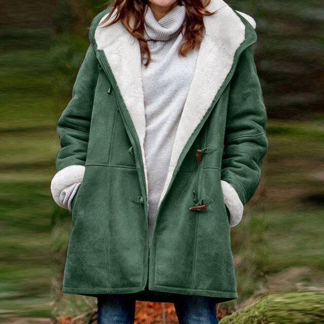 VALERIA - Veste Sherpa Grande Taille Découvrez notre veste VALERIA, une création mode grande taille qui allie confort douillet et élégance française. Cette veste sherpa grande taille offre un design chaleureux et tendance, idéale pour les femmes qui souha