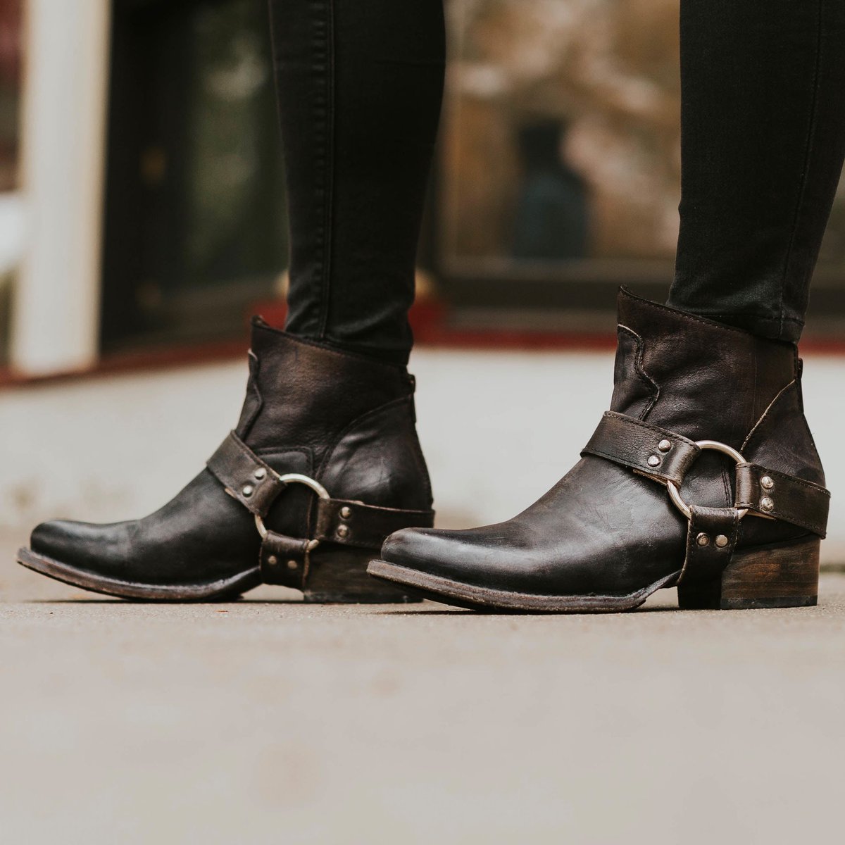 GISELLE - Chaussures d'Hiver Grande Taille Découvrez nos chaussures GISELLE, une création mode grande taille qui marie confort hivernal et élégance française. Ces chaussures d'hiver grande taille offrent une silhouette raffinée et chaleureuse, créées pour