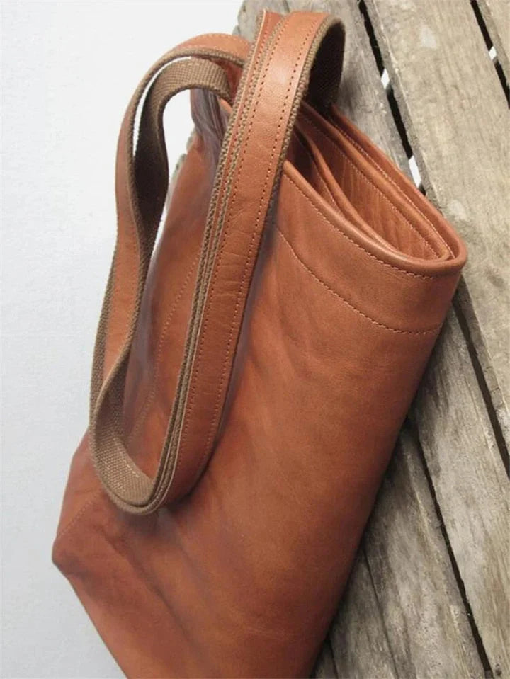 MADISON - Sac Fourre-Tout Élégant Grande Taille Découvrez notre sac MADISON, une création mode grande taille qui marie fonctionnalité durable et élégance française. Ce sac fourre-tout offre une silhouette raffinée et spacieuse, créé pour les femmes qui re
