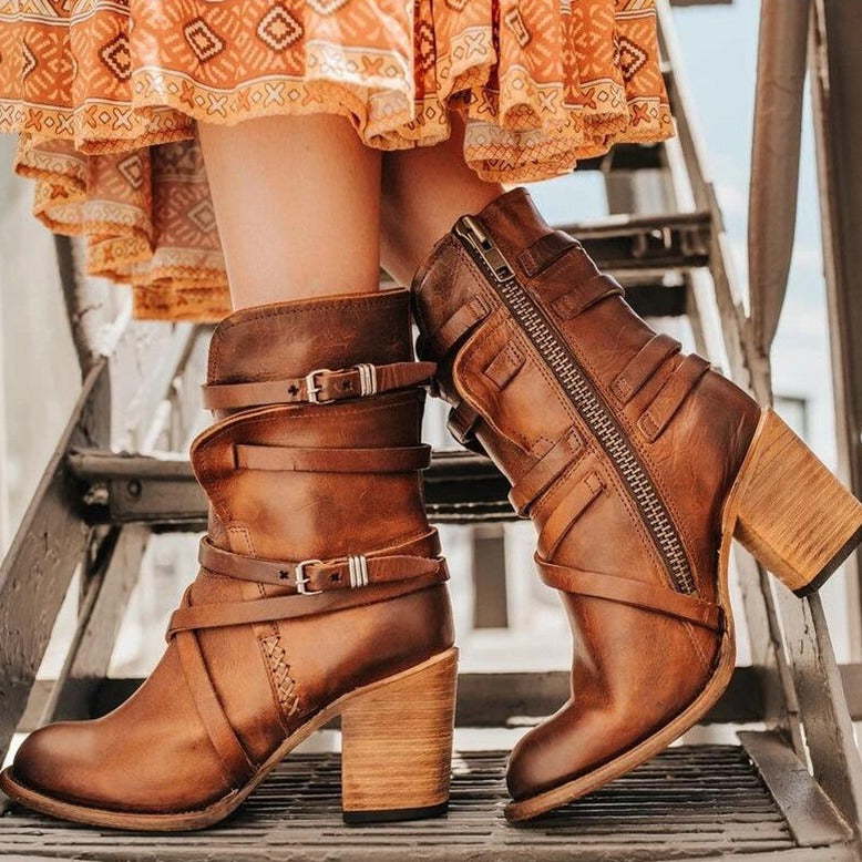 NINA - Bottes d'Hiver en Cuir Grande Taille Découvrez nos bottes NINA, une création mode grande taille qui marie luxe du cuir et élégance française hivernale. Ces bottes d'hiver grande taille offrent une silhouette raffinée et chaleureuse, créées pour les