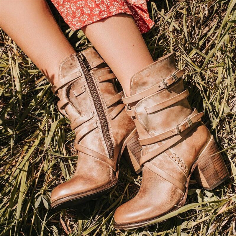 NINA - Bottes d'Hiver en Cuir Grande Taille Découvrez nos bottes NINA, une création mode grande taille qui marie luxe du cuir et élégance française hivernale. Ces bottes d'hiver grande taille offrent une silhouette raffinée et chaleureuse, créées pour les