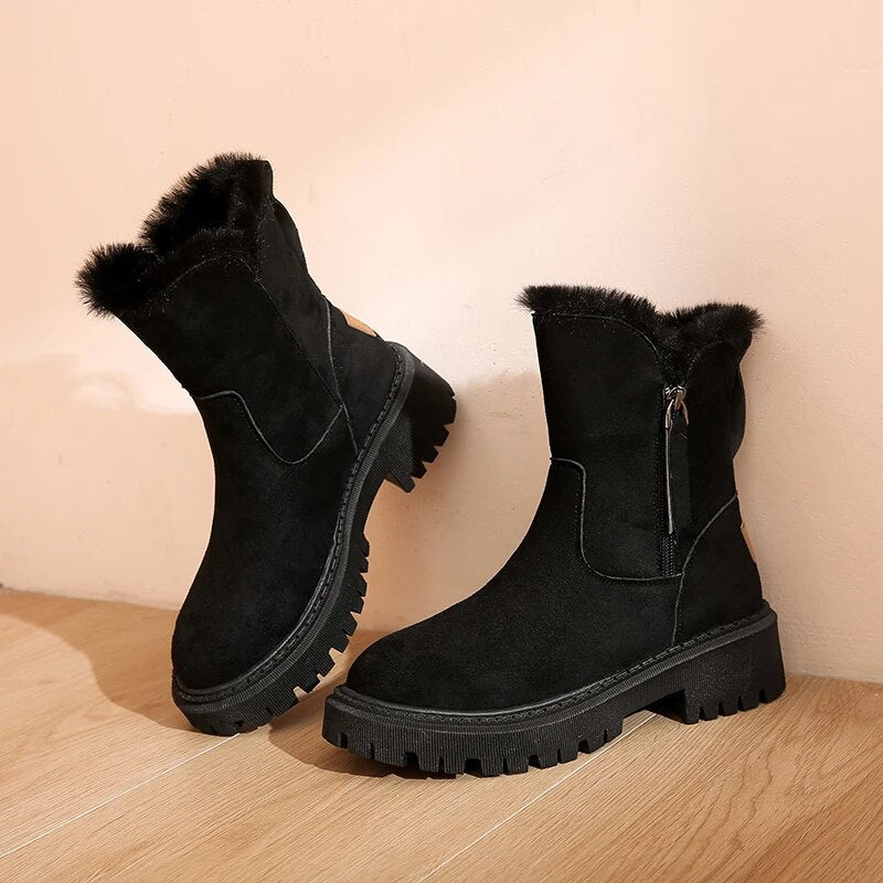 FEMKE - Bottes Mode Grande Taille Découvrez nos bottes FEMKE, une création mode grande taille qui marie style contemporain et élégance française. Ces bottes grande taille offrent une silhouette raffinée et sophistiquée, créées pour les femmes qui recherch