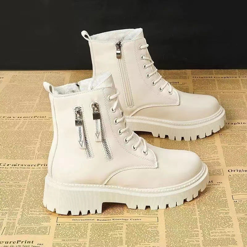EDNA - Bottines Chaudes Grande Taille Découvrez nos bottines EDNA, une création mode grande taille qui marie chaleur hivernale et élégance française. Ces bottines grande taille offrent une silhouette raffinée et douillette, créées pour les femmes qui rech