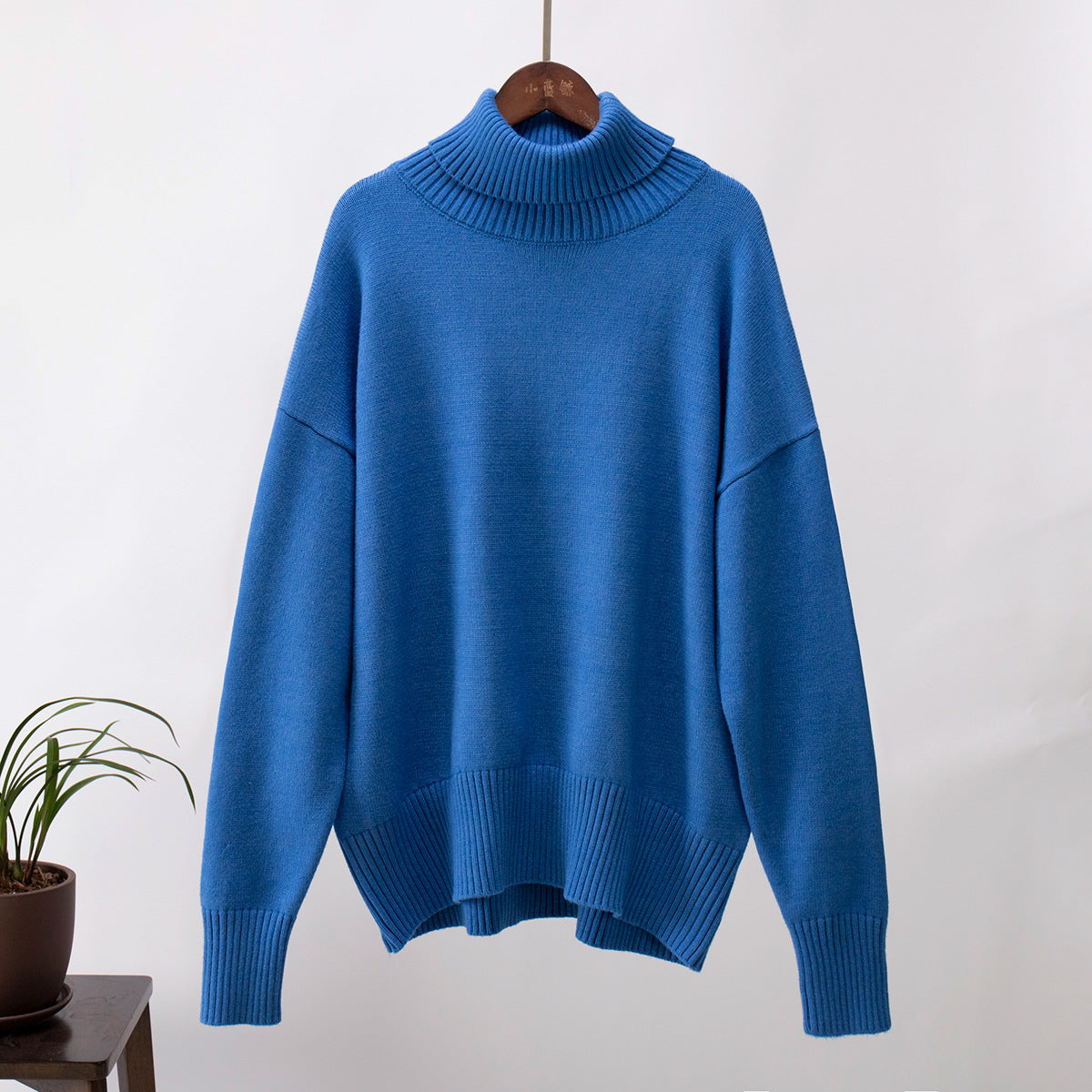 Eve - Pull Tricoté Grande Taille Femme Élégant Découvrez notre pull Eve, une création mode grande taille qui allie le confort du tricot à l'élégance française. Ce vêtement grandes tailles offre une douceur exceptionnelle et un style contemporain, parfait