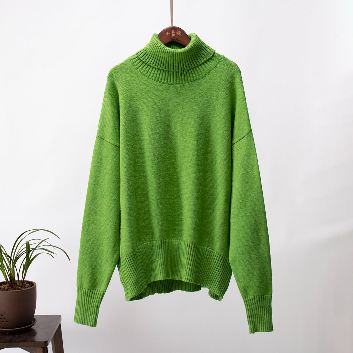 Eve - Pull Tricoté Grande Taille Femme Élégant Découvrez notre pull Eve, une création mode grande taille qui allie le confort du tricot à l'élégance française. Ce vêtement grandes tailles offre une douceur exceptionnelle et un style contemporain, parfait