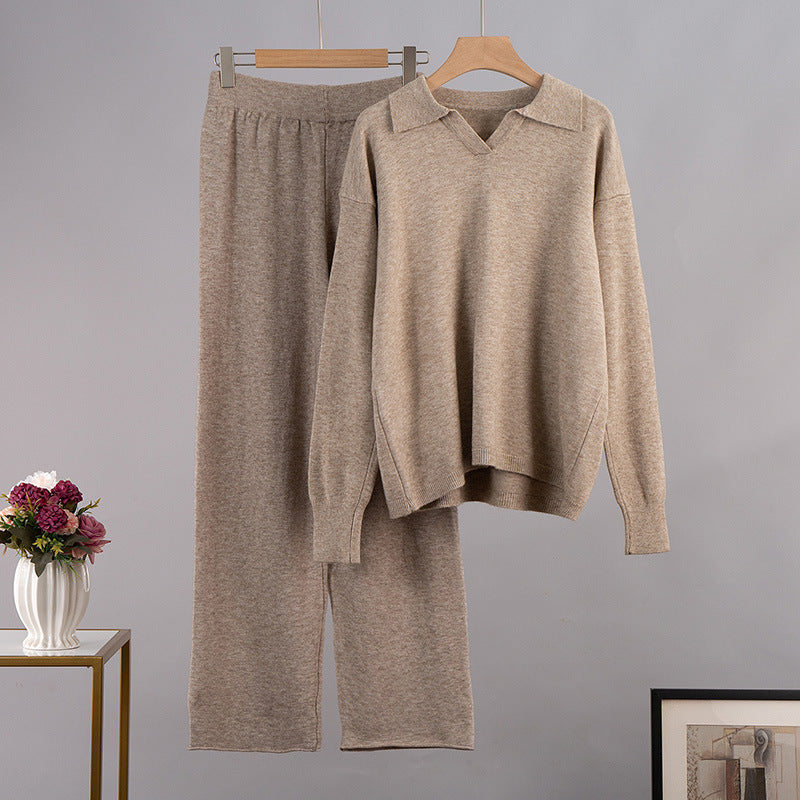 MYRNA - Ensemble Pull Col Polo et Pantalon Large Grande Taille Découvrez notre ensemble MYRNA, une création mode grande taille qui allie confort raffiné et élégance française. Cet ensemble grande taille comprend un pull en maille au col polo distingué et