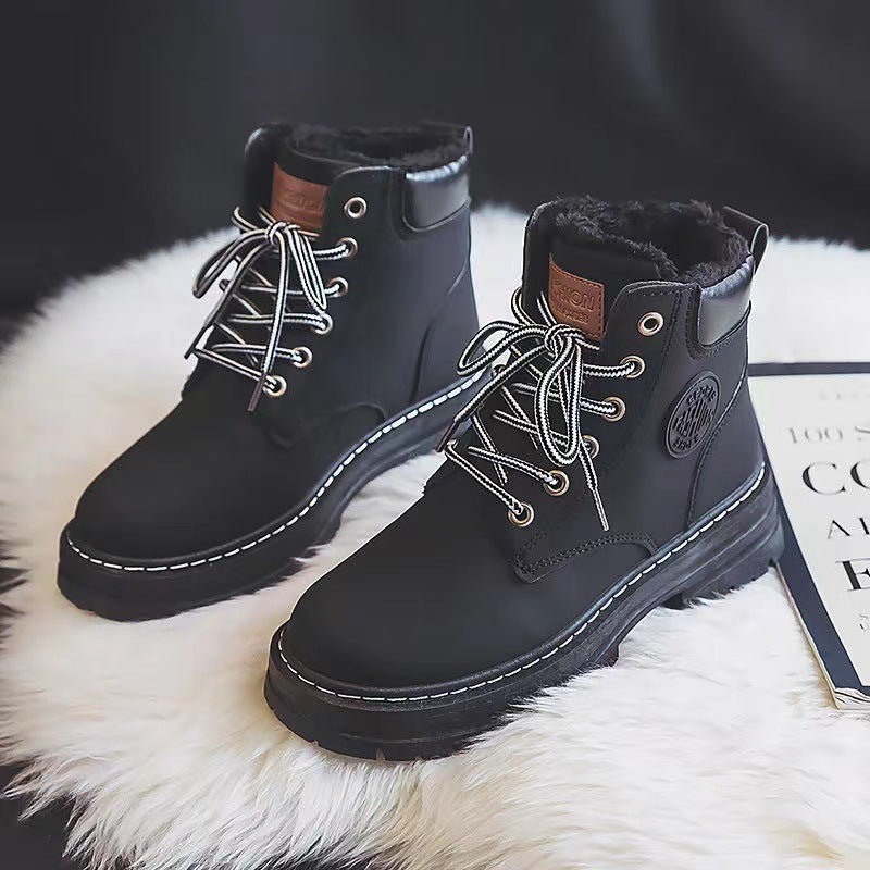 MILA - Bottes en Coton Grande Taille Découvrez nos bottes MILA, une création mode grande taille qui marie confort naturel et élégance française. Ces bottes en coton grande taille offrent une silhouette raffinée et respirante, créées pour les femmes qui re