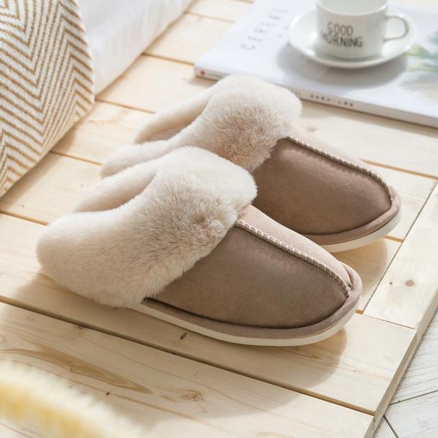 MILLE - Pantoufles en Fourrure Grande Taille Découvrez nos pantoufles MILLE, une création mode grande taille qui marie luxe fourré et élégance française. Ces pantoufles grande taille offrent une silhouette raffinée et douillette, créées pour les femmes qu