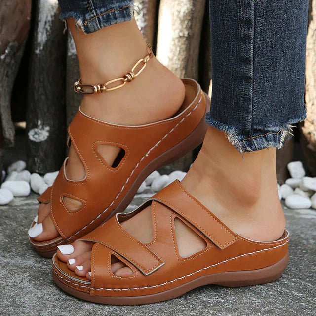 LUNA - Talons Compensés Orthopédiques Grande Taille Découvrez nos talons compensés LUNA, une création mode grande taille qui marie élévation confortable et élégance française. Ces chaussures grande taille offrent une silhouette raffinée et ergonomique, cr