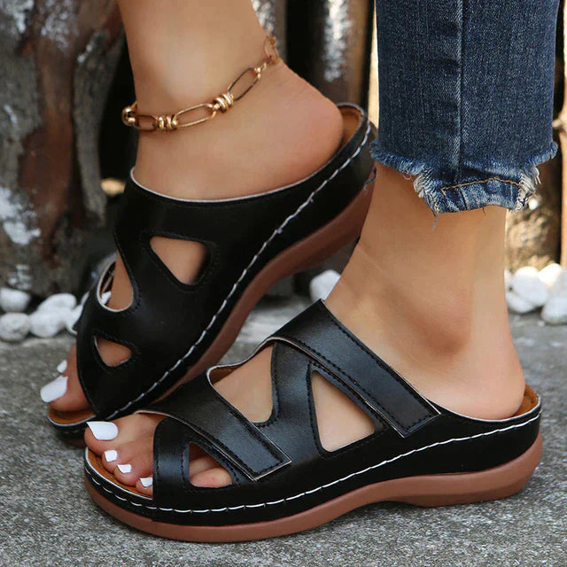 LUNA - Talons Compensés Orthopédiques Grande Taille Découvrez nos talons compensés LUNA, une création mode grande taille qui marie élévation confortable et élégance française. Ces chaussures grande taille offrent une silhouette raffinée et ergonomique, cr