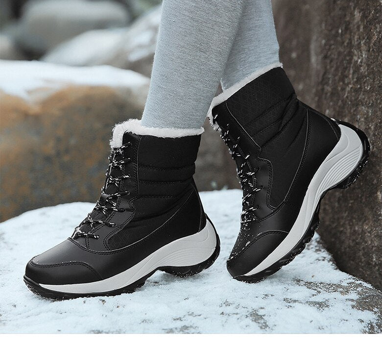 AMELIA - Bottes d'Hiver Grande Taille Découvrez nos bottes AMELIA, une création mode grande taille qui marie chaleur hivernale et élégance française. Ces bottes d'hiver grande taille offrent une silhouette raffinée et protectrice, créées pour les femmes q