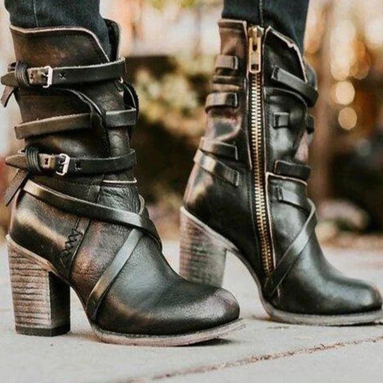 LIANE - Bottes Rétro Grande Taille Découvrez nos bottes LIANE, une création mode grande taille qui marie style vintage et élégance française. Ces bottes rétro grande taille offrent une silhouette raffinée et nostalgique, créées pour les femmes qui recherc