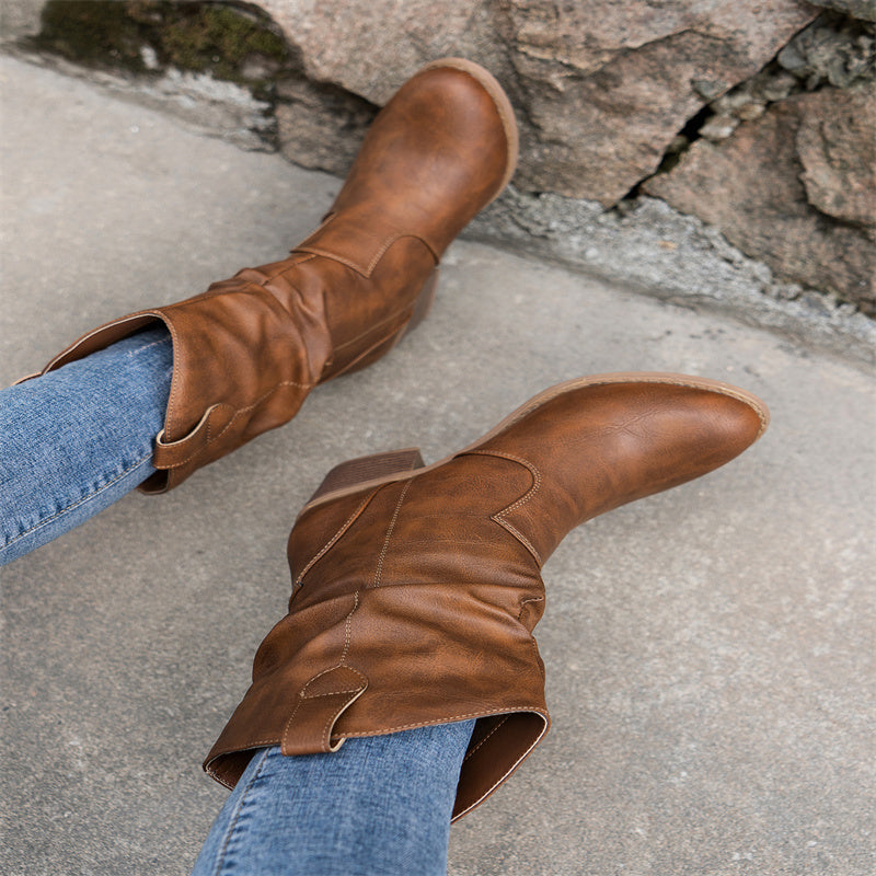 MILLIE - Bottes Élégantes Grande Taille Découvrez nos bottes MILLIE, une création mode grande taille qui marie style contemporain et élégance française. Ces bottes grande taille offrent une silhouette raffinée et sophistiquée, créées pour les femmes qui r