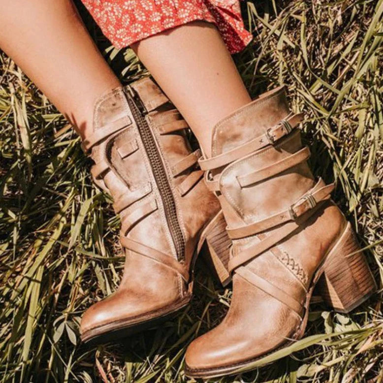 LUNA - Bottes Rétro Grande Taille Découvrez nos bottes LUNA, une création mode grande taille qui marie charme vintage et élégance française. Ces bottes rétro grande taille offrent une silhouette raffinée et nostalgique, créées pour les femmes qui recherch