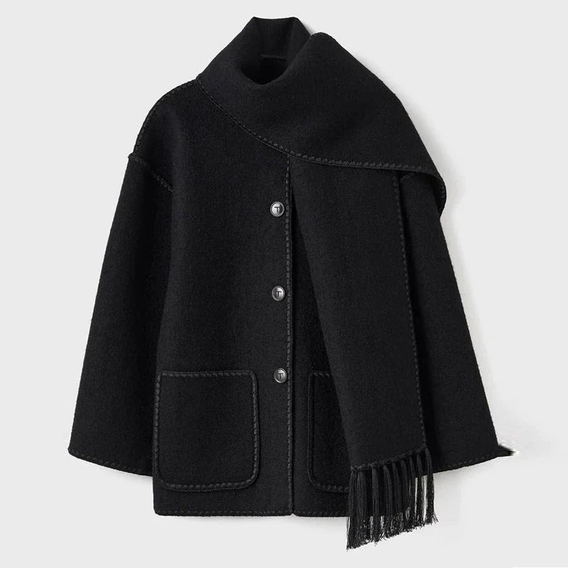 BETTY - Manteau d'Hiver Grande Taille avec Col en Fausse Fourrure Découvrez notre manteau d'hiver BETTY, une pièce mode grande taille qui allie chaleur luxueuse et élégance française. Ce manteau grande taille présente un magnifique col en fausse fourrure