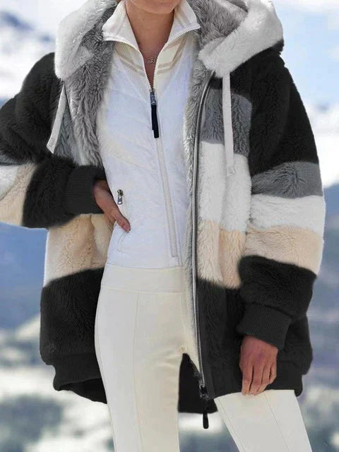 HALLIE - Manteau d'Hiver Grande Taille Découvrez notre manteau HALLIE, une création mode grande taille qui allie chaleur hivernale et élégance française. Ce manteau d'hiver grande taille offre un design moderne et confortable, idéal pour les femmes qui so
